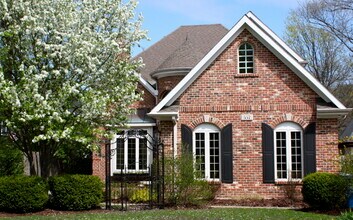 557 N County Line Rd in Hinsdale, IL - Building Photo - Building Photo