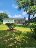 118 Lockwood Dr in Pembroke, NC - Building Photo