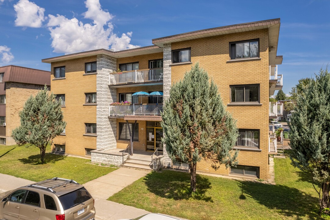 2805 Des Trinitaires Boul in Montréal, QC - Building Photo