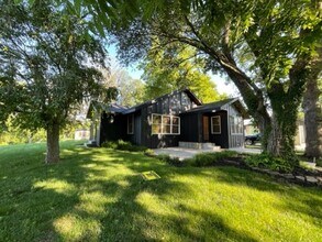 1603 E Miller Rd in Republic, MO - Foto de edificio - Building Photo