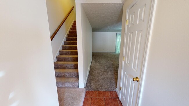 7112 Country Club Dr in Huntington, WV - Building Photo - Building Photo