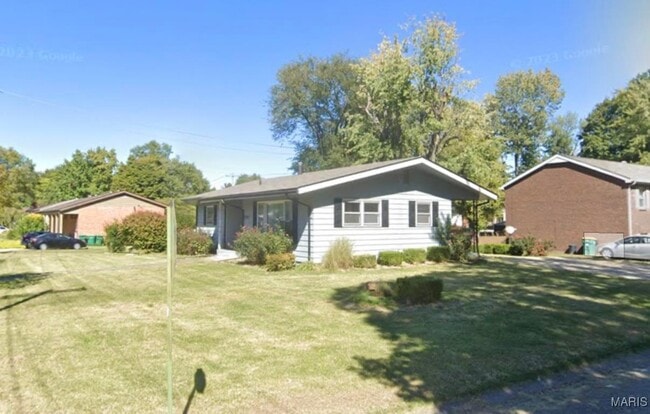 property at 700 N Lincoln Ave