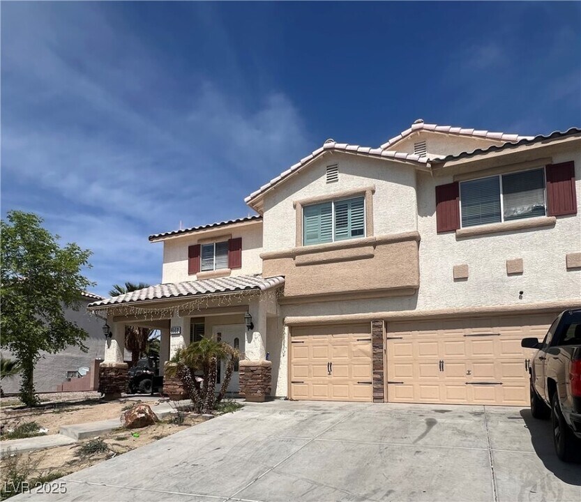 6582 American Beauty Ave in Las Vegas, NV - Foto de edificio