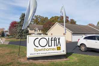 Colfax Townhomes in Mishawaka, IN - Foto de edificio - Building Photo