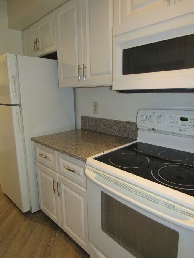 8793 Chase Dr in Arvada, CO - Building Photo - Building Photo