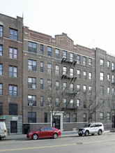 1320 Morris Ave in Bronx, NY - Foto de edificio - Building Photo