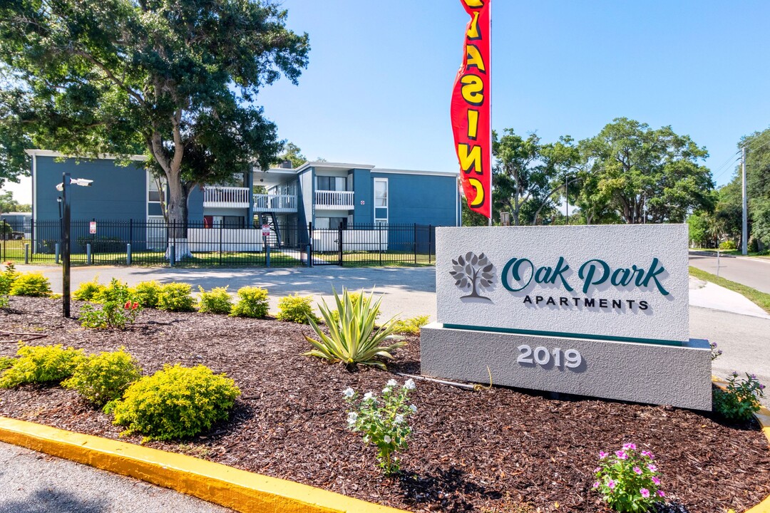 Oak Park Apartments in Bradenton, FL - Foto de edificio