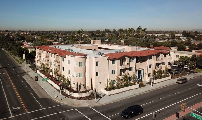 Villa Madrid in Lakewood, CA - Building Photo - Building Photo