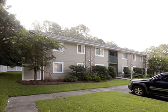 Country Lane Apartments in Moncks Corner, SC - Building Photo - Building Photo