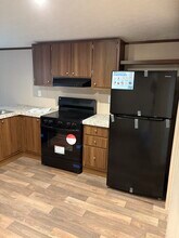 7214 Comstock Cove in Lago Vista, TX - Foto de edificio - Building Photo