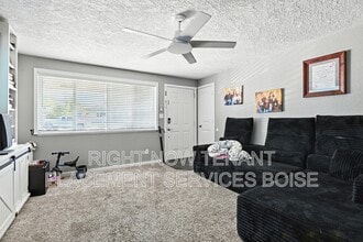 10159 W Vixen Dr in Boise, ID - Building Photo - Building Photo