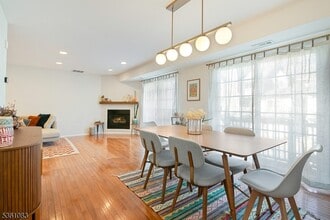 33 Garden Ct in Roxbury Township, NJ - Building Photo - Building Photo