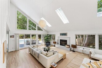 24 Quogue Riverhead Rd in Quogue, NY - Foto de edificio - Building Photo