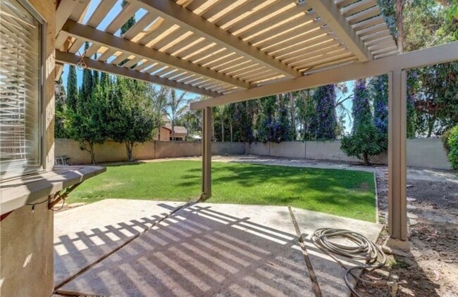 2510 Alona St in Santa Ana, CA - Foto de edificio - Building Photo