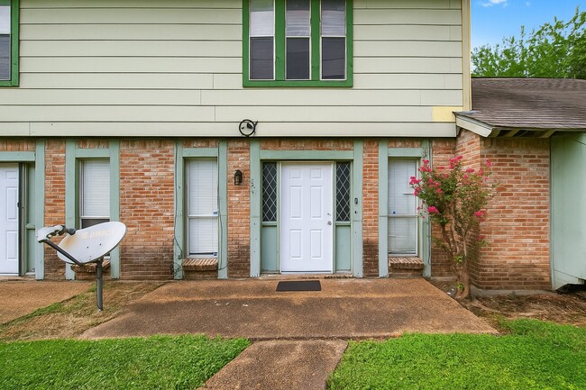 7839 Cook Rd in Houston, TX - Building Photo - Building Photo