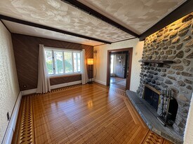 5 Howard St, Unit 1 in Melrose, MA - Building Photo