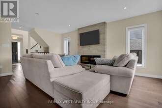 9 Noble Lane in St Thomas, ON - Building Photo - Building Photo