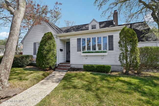 property at 1850 Fernwood Rd