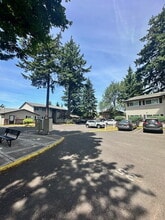 Villa 162 Apartments in Portland, OR - Foto de edificio - Building Photo