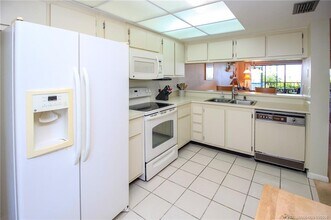 4620 NE Sandpebble Trce in Stuart, FL - Building Photo - Building Photo