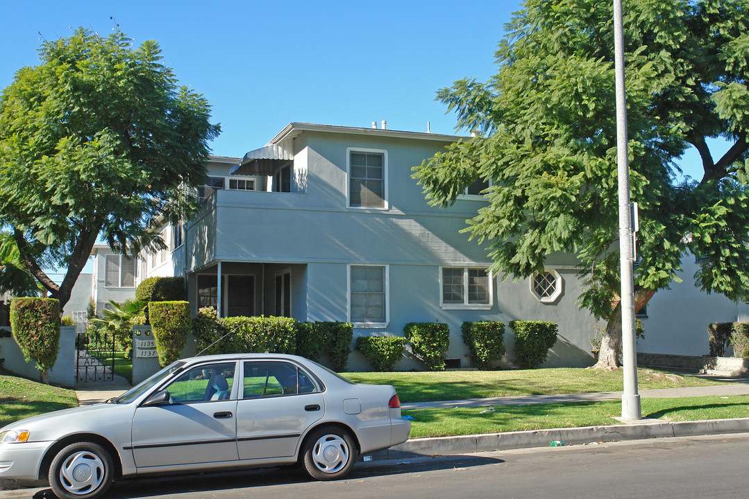 1135 S Norton Ave in Los Angeles, CA - Foto de edificio