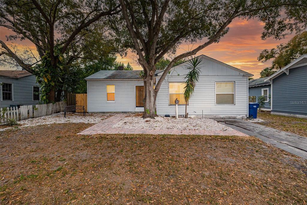 2404 W North B St in Tampa, FL - Building Photo
