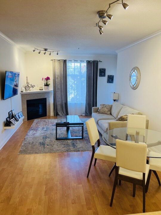 15323 17A Av in Surrey, BC - Building Photo