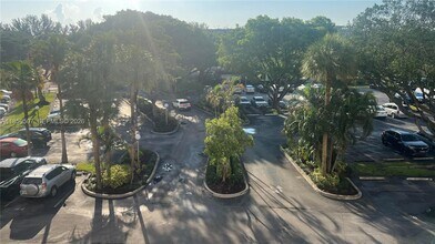 2671 S Course Dr in Pompano Beach, FL - Foto de edificio - Building Photo