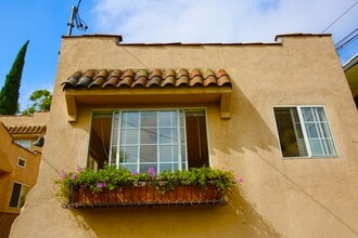 2212 Berkeley Ave in Los Angeles, CA - Building Photo - Building Photo