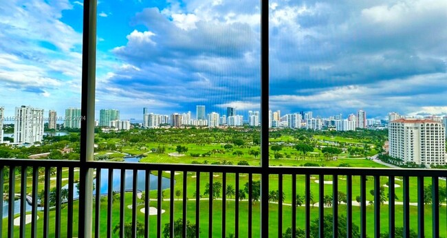 20335 W Country Club Dr, Unit Coronado in Aventura, FL - Foto de edificio - Building Photo