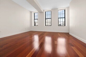 150 Cambridge St, Unit A307 in Cambridge, MA - Foto de edificio - Building Photo