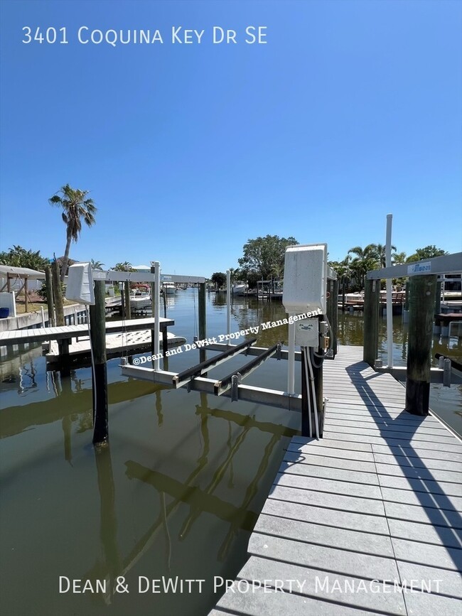3401 Coquina Key Dr SE in St. Petersburg, FL - Building Photo - Building Photo