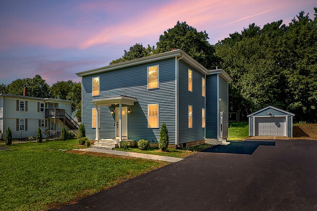 87 School St in Hanover, MA - Building Photo - Building Photo