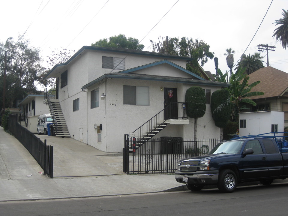 961 E Edgeware Rd in Los Angeles, CA - Foto de edificio