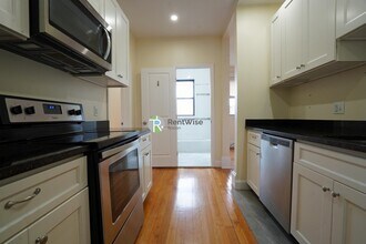1218 Commonwealth Ave, Unit 5 in Boston, MA - Building Photo - Building Photo