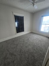 708 E 4th St in Vinton, IA - Foto de edificio - Building Photo