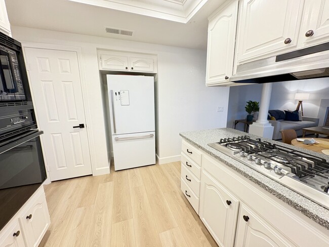 5096 Nighthawk Way in Oceanside, CA - Building Photo - Building Photo