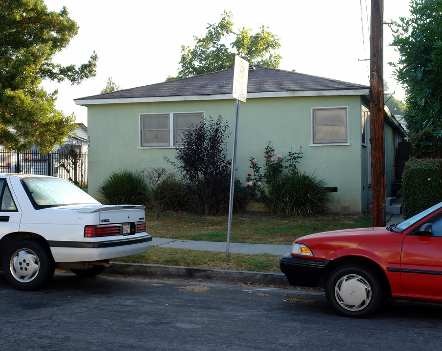 940 N Cedar St in Inglewood, CA - Foto de edificio