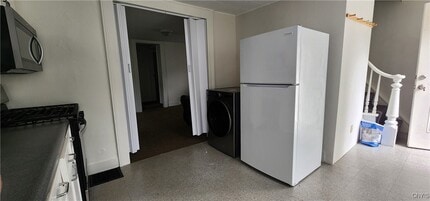 127 W Schuyler in Oswego, NY - Building Photo - Building Photo