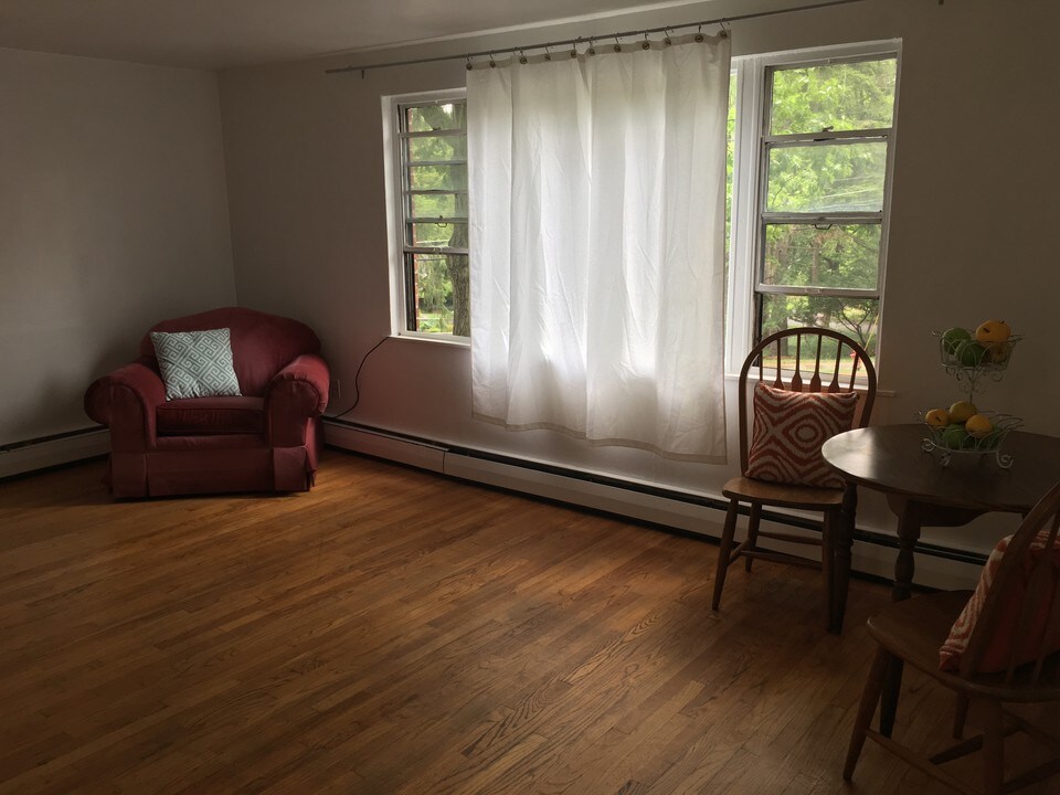 715 Triphammer Rd, Unit A in Ithaca, NY - Foto de edificio