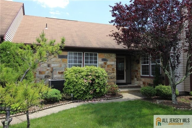 property at 25 Bedfordshire Dr