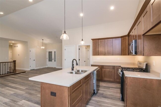 200 Smola Woods Ct in Glen Carbon, IL - Foto de edificio - Building Photo