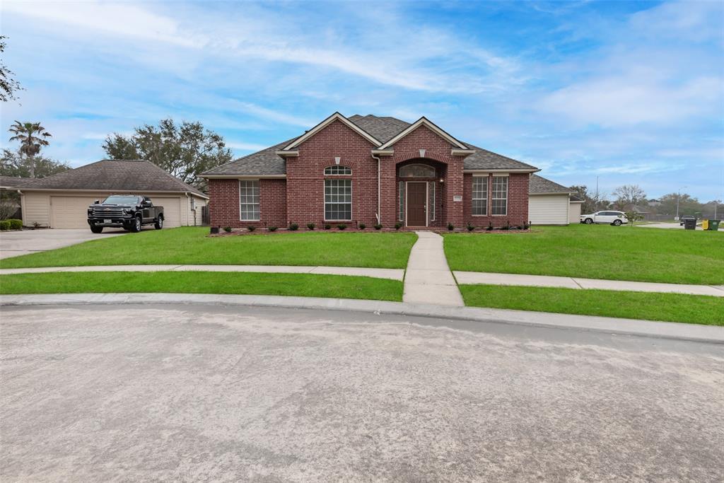 3305 Edgewater Bend Ct in Pearland, TX - Foto de edificio