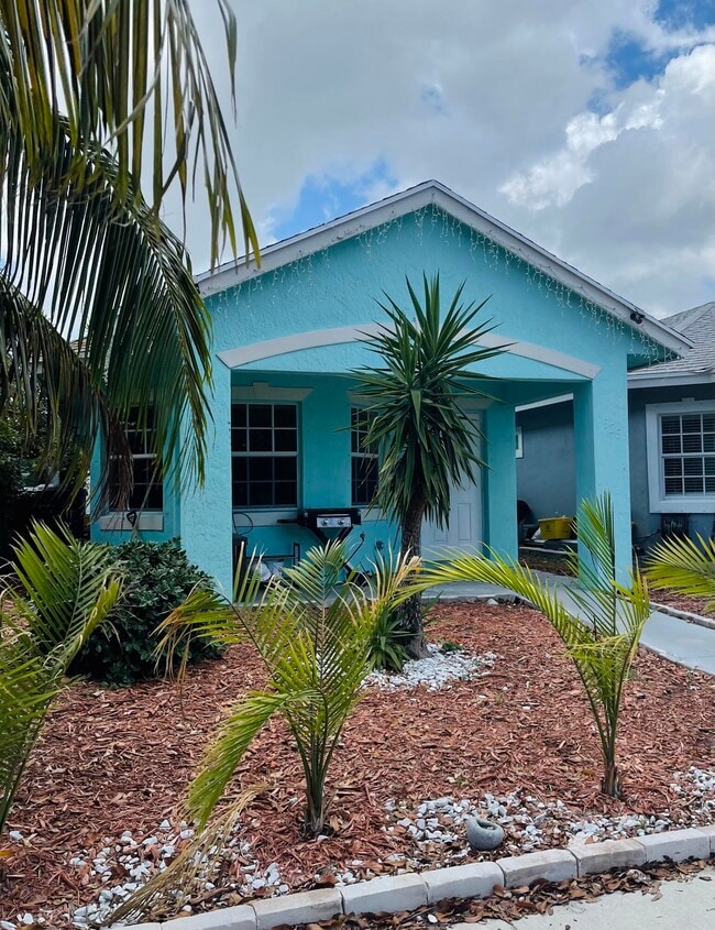 property at 323 S F St