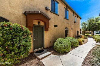 2727 N Price Rd in Chandler, AZ - Building Photo - Building Photo