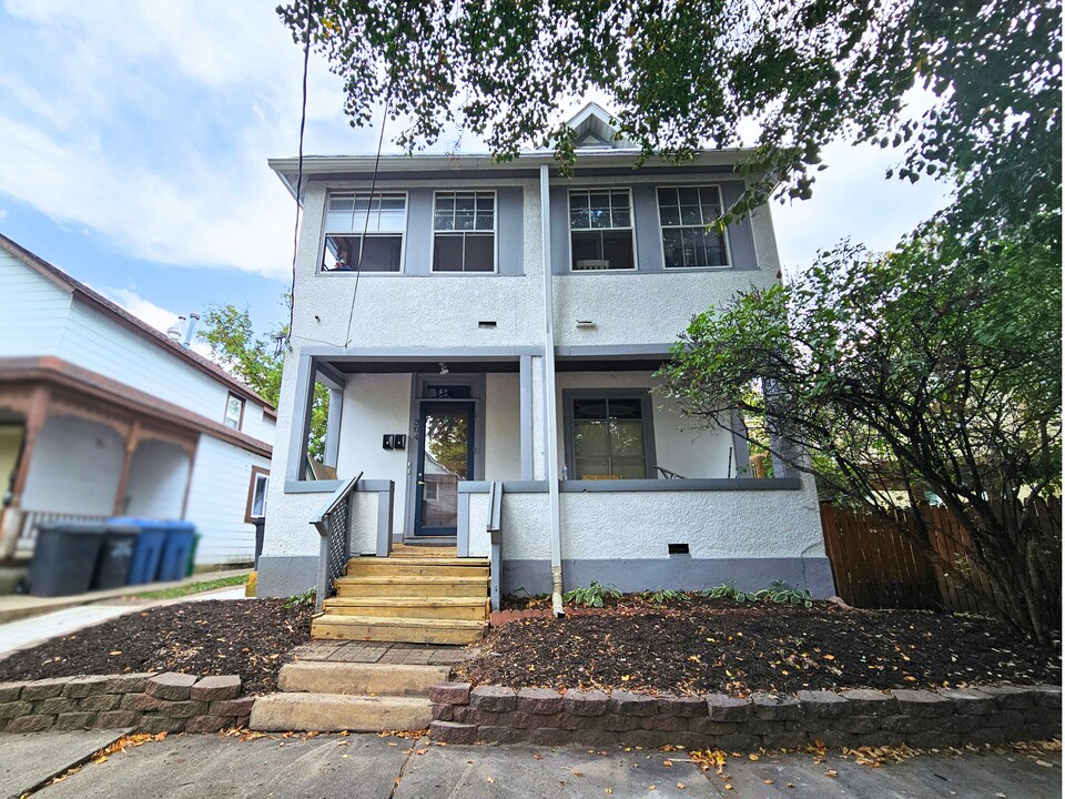 304 12th Ave NE, Unit 2 in Minneapolis, MN - Building Photo
