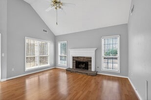 345 Freeman Dr in Covington, GA - Building Photo