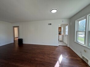 29W211 Calumet Ave E in Warrenville, IL - Building Photo - Building Photo