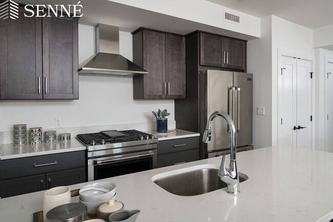 38 Hichborn St, Unit 8 in Boston, MA - Foto de edificio - Building Photo