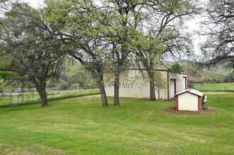 25190 Elwood Rd in Sanger, CA - Building Photo - Building Photo